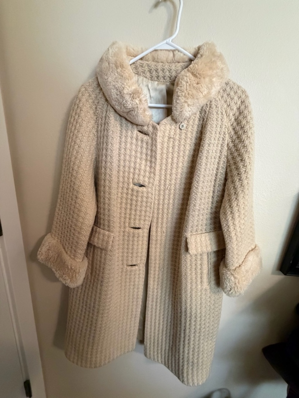 Vintage Women's Cream Faux Fur Trim Coat-No Tag-Fits like M-NOTE-NO BUTTONS
